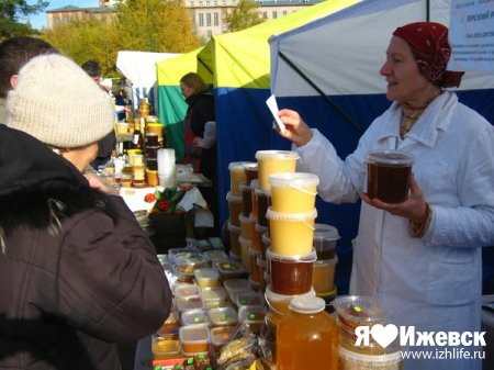 В Ижевске на сельхозвыставке продали мешок пчел