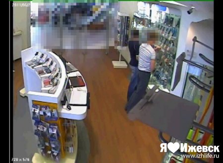 Видеокамеры в магазинах в Ижевске помогли посадить двух опытных воров