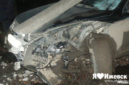 Страшная авария в Ижевске: внедорожник столкнулся со скутером
