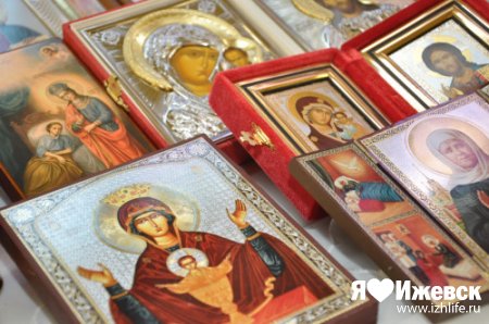В Ижевск привезли мощи святых и мироточивые иконы