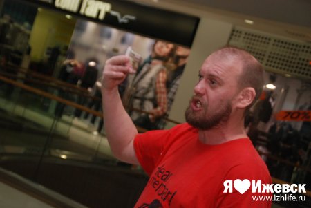Победителем поэтического слэма в Ижевске стал случайный прохожий