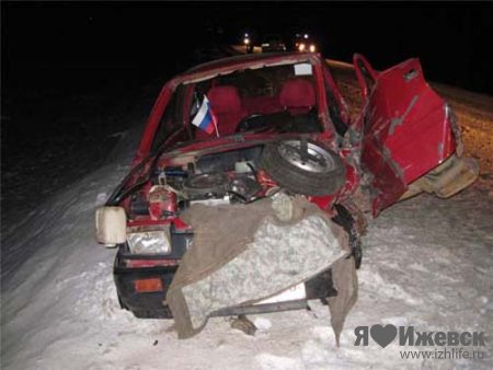 В Удмуртии внедорожник раскатал по трассе «Оку»: водитель погиб