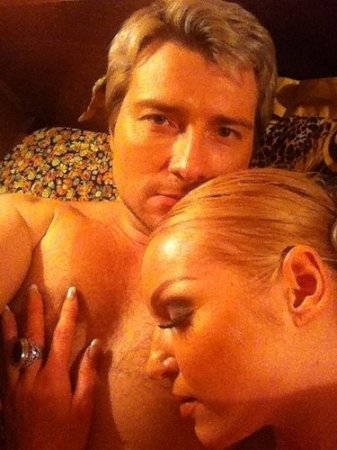 Басков выложил в Интернет фото страстных поцелуев с Волочковой