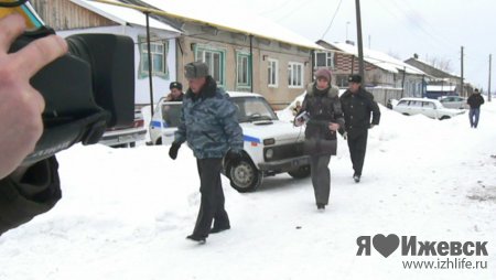Пенсионеру из Удмуртии за 500 рублей продали 80 автоматов Калашникова