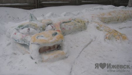 Драконы на улицах Ижевска: что налепили горожане из снега