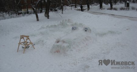Драконы на улицах Ижевска: что налепили горожане из снега