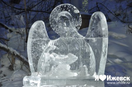 В ижевский парк «слетелись» ледяные ангелы