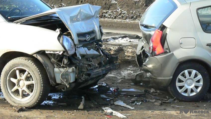 Дтп на воткинском шоссе в ижевске. Дтп ижевск вчера. Дтп в ижевске на 10 лет октября. Дтп удмуртская 10 лет октября. Авария ижевск воткинское шоссе.