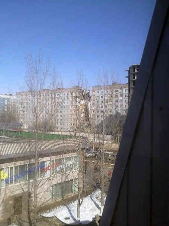 В Астрахани из-за взрыва обрушился подъезд жилого дома
