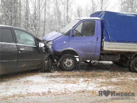 В Ижевске из-за снегопадов число ДТП на дорогах выросло вдвое
