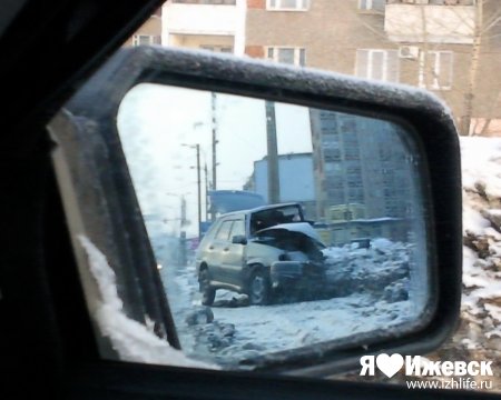 Жесткое ДТП на перекрестке Чугуевского-Красноармейская: столкнулись Рено и 14-ая