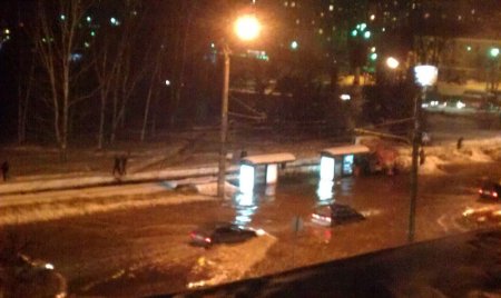 Из-за коммунальной аварии центр города залило холодной водой: ЧП может повториться в любом районе Ижевска