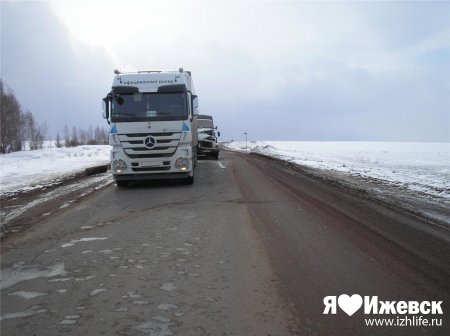 ДТП в Удмуртии: ГАЗ «бортанул» фуру