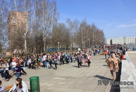 Мыльные пузыри в Ижевске: несколько сотен горожан впали в детство