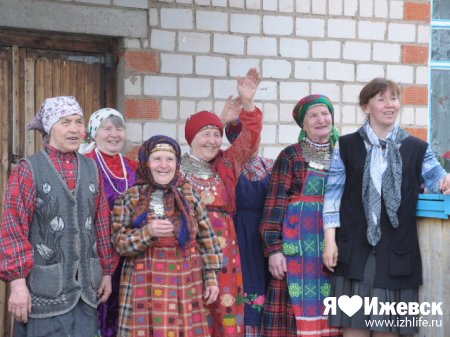 Азербайджанцы преподали «Бурановским бабушкам» урок языка