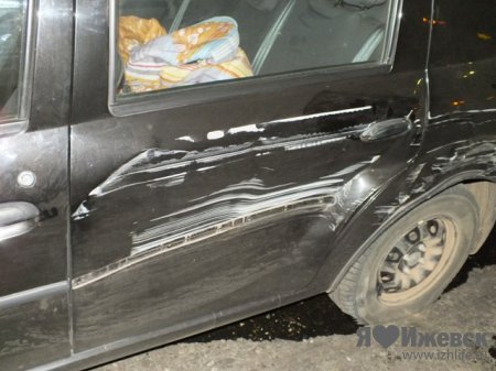 Ночное ДТП в Ижевске: иномарка протаранила "четырнадцатую"