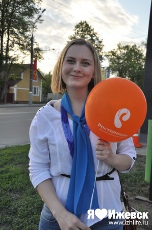 «Живая цепь» в Ижевске: более 750 горожан поздравили ветеранов связи