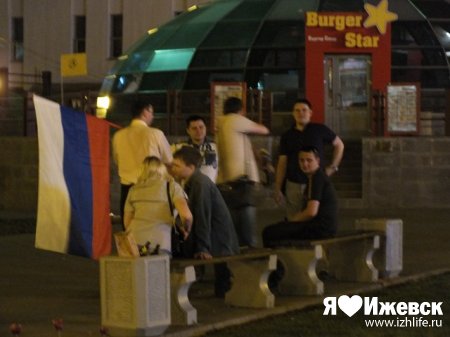 В Ижевске полиция разгоняла болельщиков, празднующих победу России на чемпионате мира по хоккею