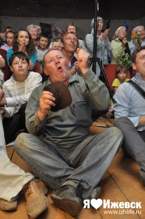 «Бурановские бабушки» в финале «Евровидения-2012»: как отметили победу в родном селе