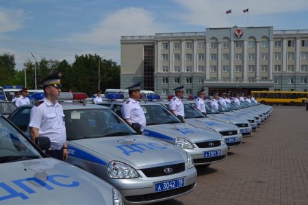 Полицейским Удмуртии вручили ключи от 40 новых служебных автомобилей