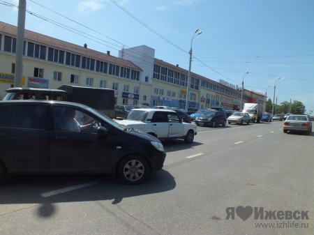 ДТП в Ижевске: на улице Авангардной  большой затор