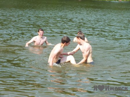 Ижевчане открыли купальный сезон