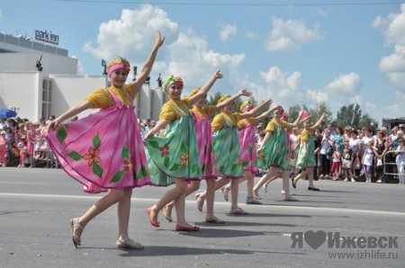 В честь Дня города в Ижевске прошел карнавал