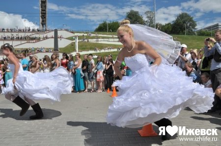 В Ижевске бежавшая невеста потеряла… валенок!