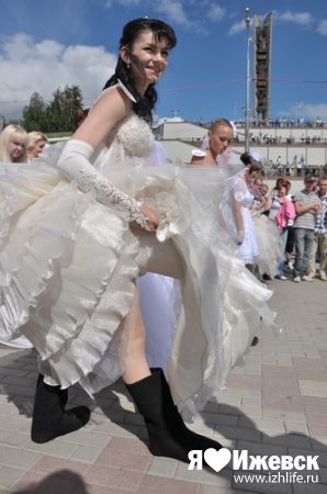 В Ижевске бежавшая невеста потеряла… валенок!