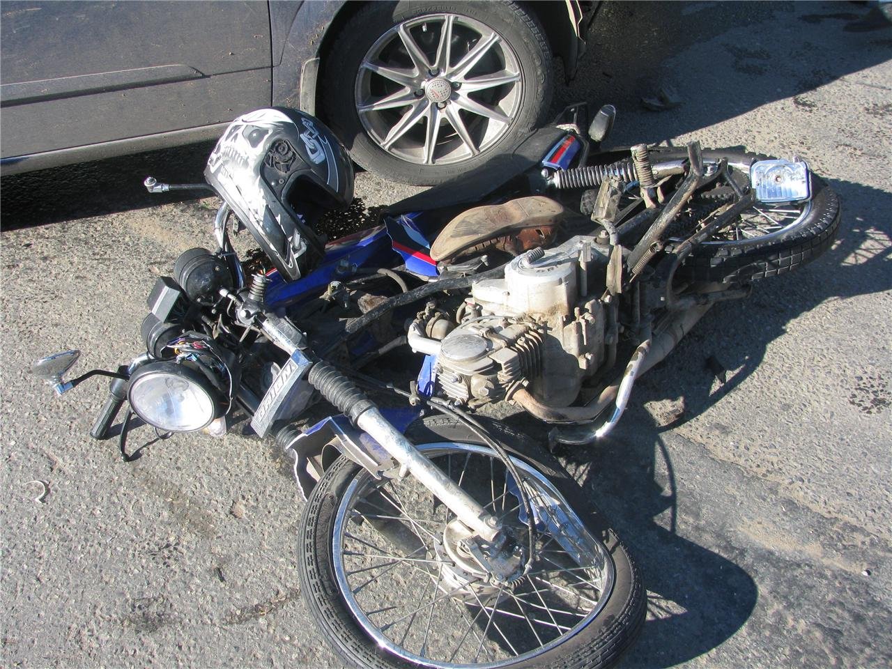 Мотоцикл после аварии. Ижевск авария мотоциклист. ДТП С мотоциклистом в Удмуртии.