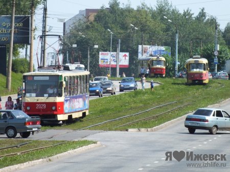 Движение трамваев на улице Ленина в Ижевске блокировано