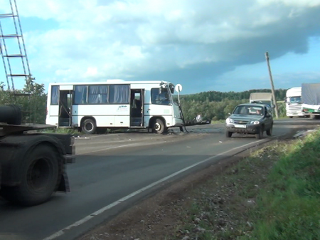 ДТП в Удмуртии: пассажирский автобус столкнулся с  КамАЗом