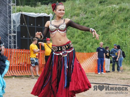 Танец трайбл открыл второй день "Улетай-2012" в Ижевске