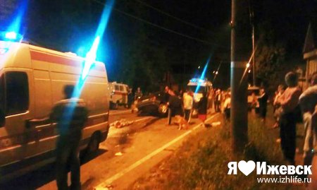 В Ижевске после столкновения "Лады" и иномарки погибли двое
