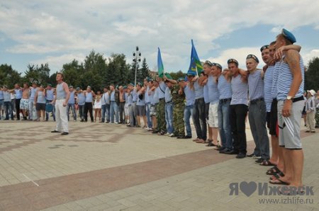 Фотофакт: В Ижевске прошел день ВДВ