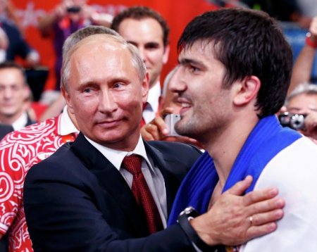 Российский дзюдоист завоевал золото Олимпиады на глазах у Путина