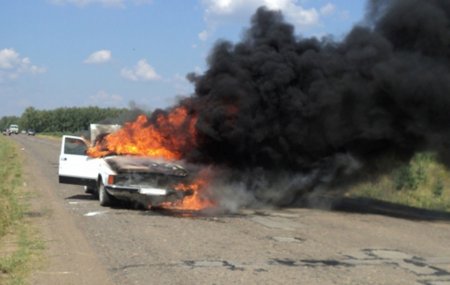 Автомобиль загорелся  на трассе в Удмуртии