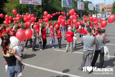500 воздушных шаров запустили в небо ижевчане в поддержку донорства