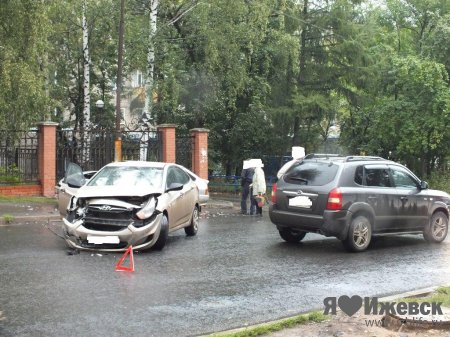 ДТП в Ижевске: от удара иномарку развернуло на 180 градусов