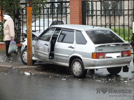 ДТП в Ижевске: от удара иномарку развернуло на 180 градусов