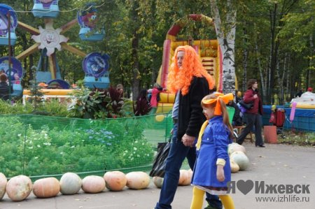 Фотофакт: Тыквы повсюду. «Рыжий фестиваль-2012». Ижевск.