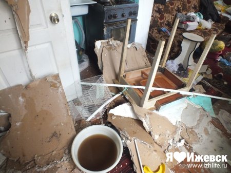 Потолок жилого дома в Ижевске обрушился из-за прорыва отопления