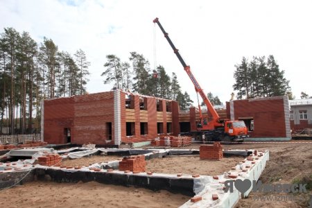 Президент Удмуртии проверил, как идет строительство школы в Селычке