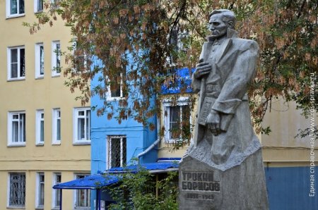Фотофакт: памятник, который официально откроют на следующей неделе, уже установили в Ижевске