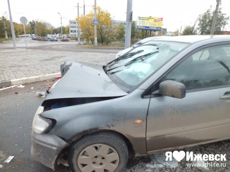 В Ижевске неадекватный водитель устроил «замес» из трех машин