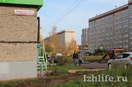 Войну чужим автомобилям объявили жители многоэтажки в Ижевске