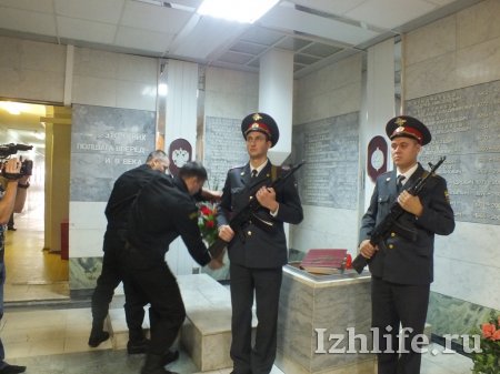Орден Мужества вручили  вдове подполковника полиции Ижевска Абукара Ризаханова