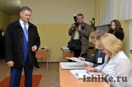 Фотофакт: Александр Волков проголосовал на выборах в Госсовет Удмуртии