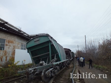 Вагон товарного поезда сошел с рельсов в Ижевске