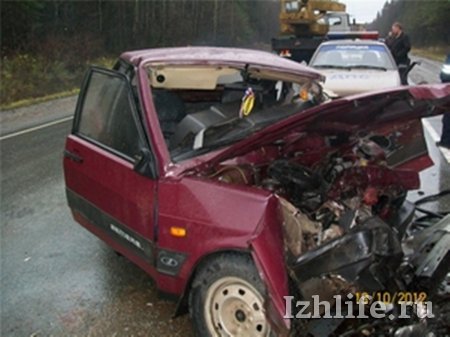 Жуткая авария в Удмуртии: столкнулись фура и две легковушки